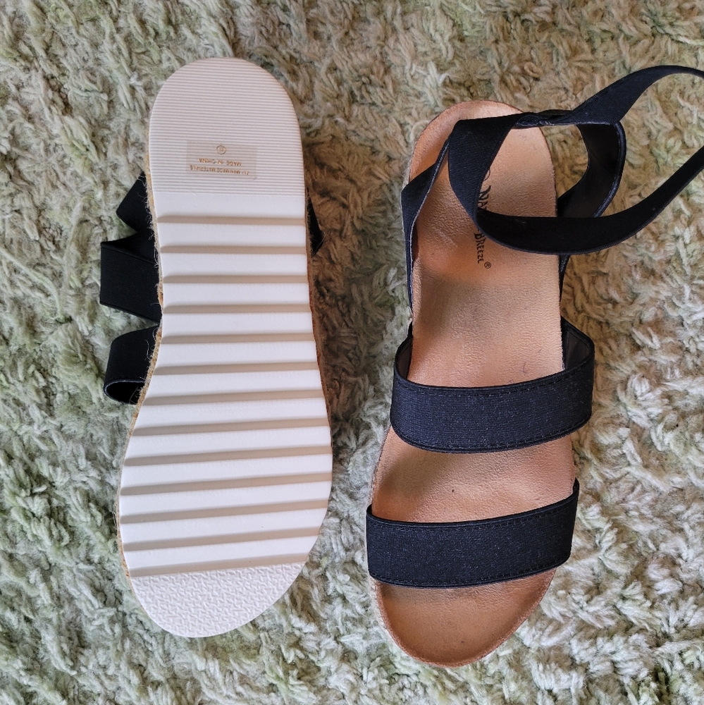 Womens sandals size 8.5